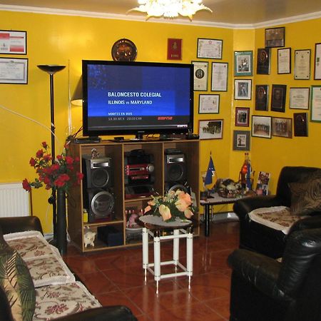 Hostal El Mirador Punta Arenas Ngoại thất bức ảnh
